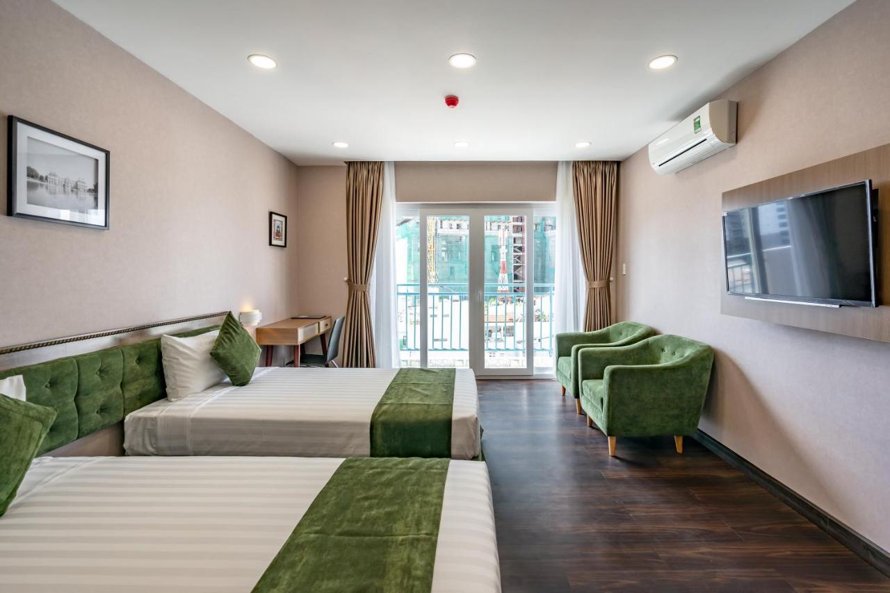 Khách sạn Emerald 3*