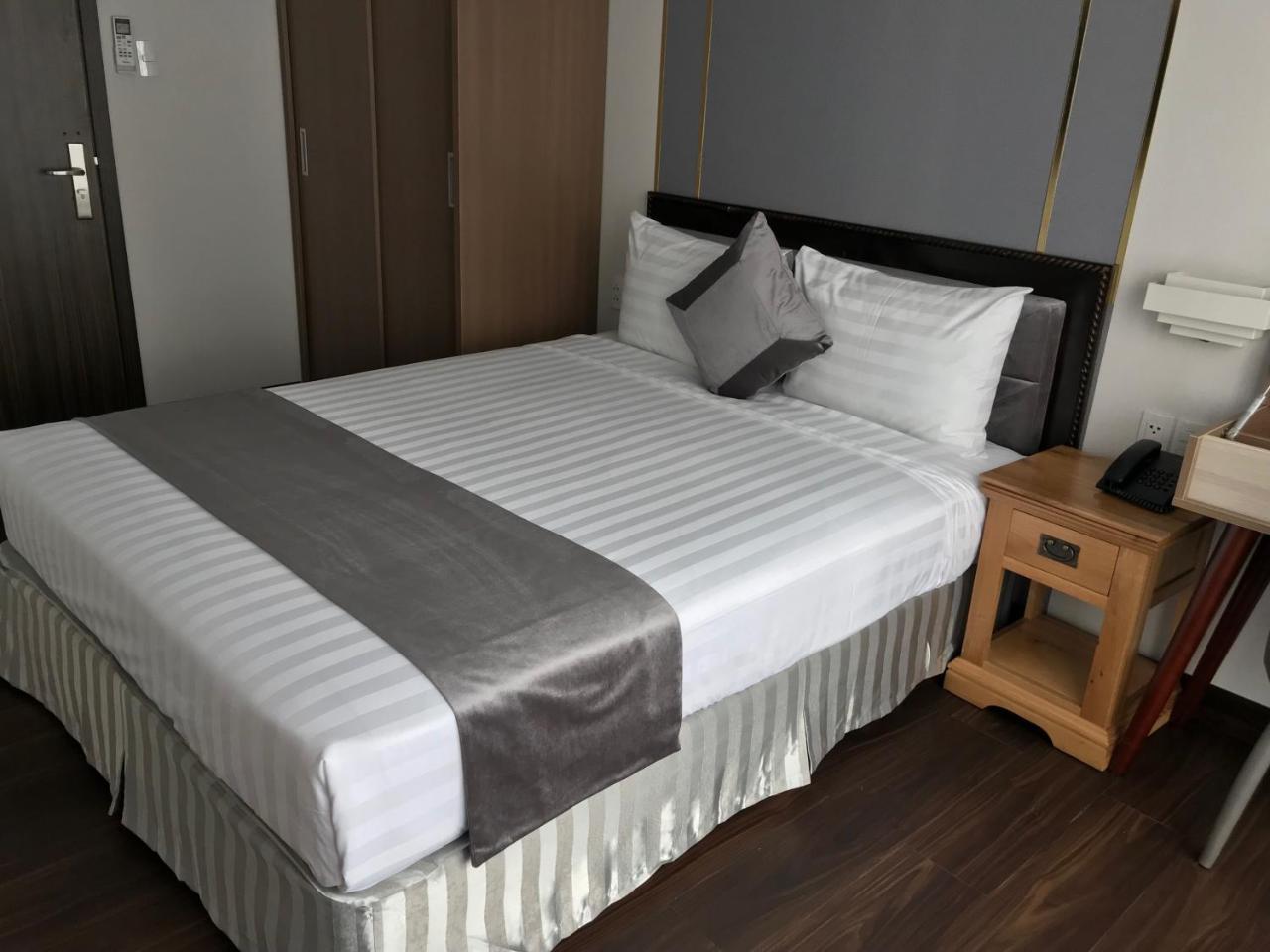 Emerald Khách sạn 3*