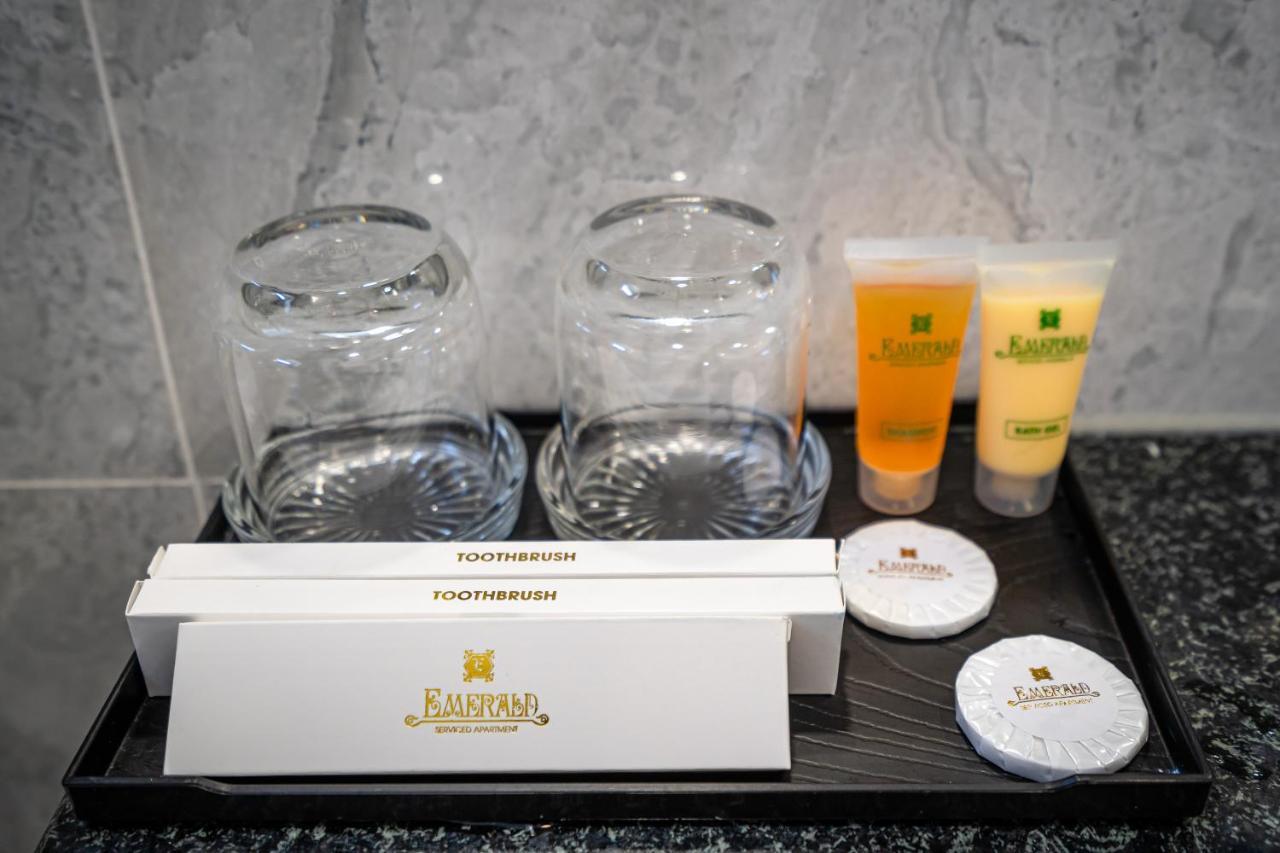 Khách sạn Emerald